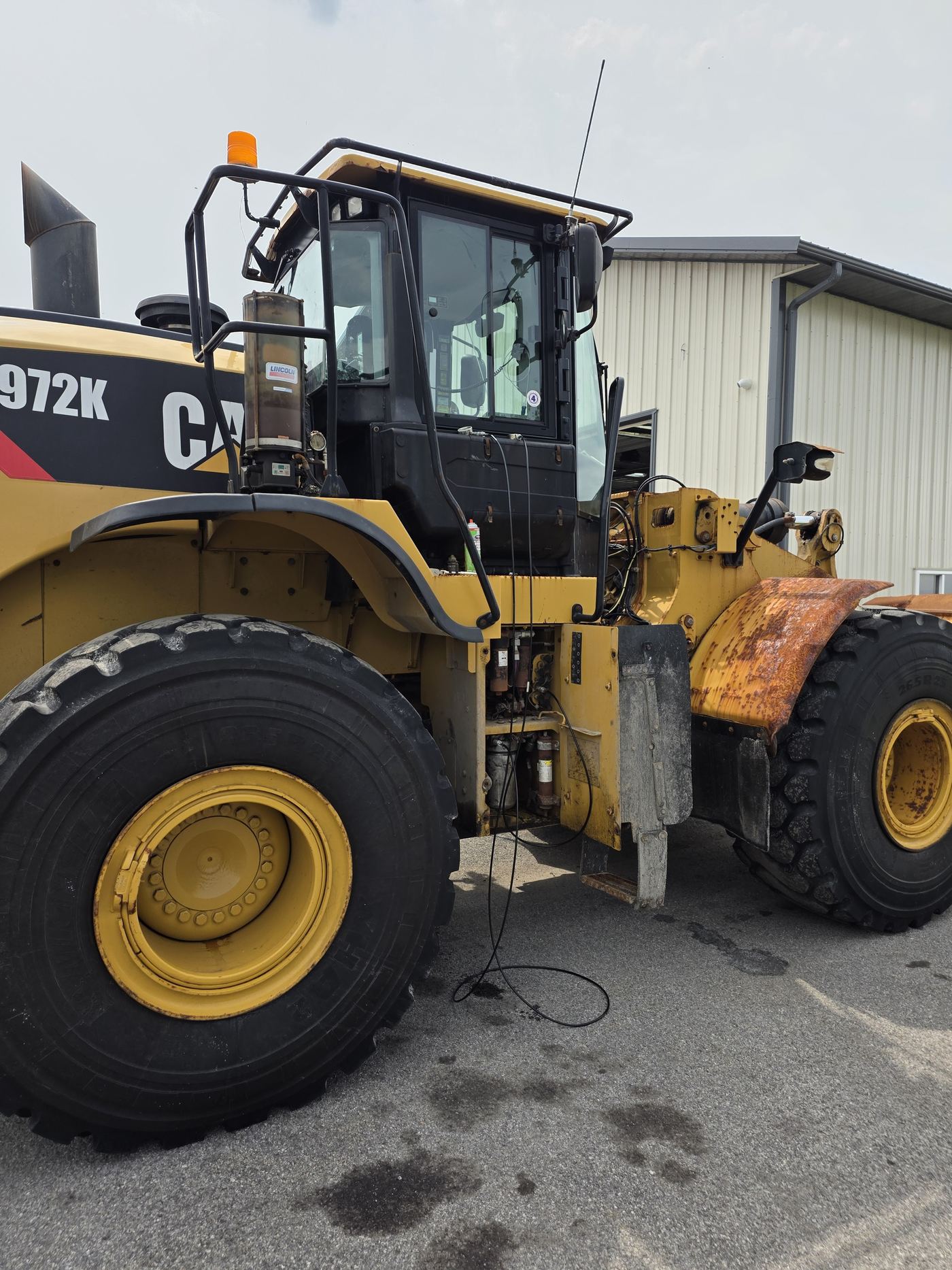 CAT 972K wheel loader with the rear service doors open during a hydraulic and electrical field service call